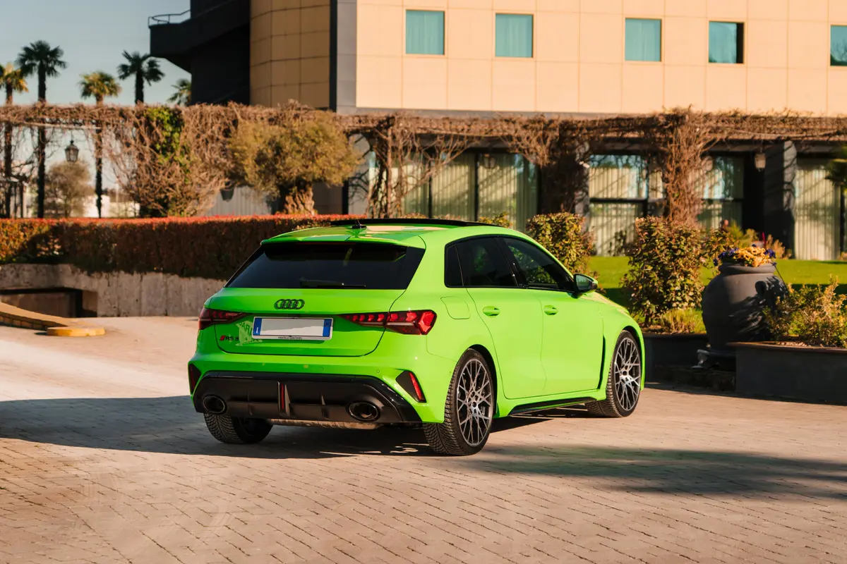 Audi RS3 Restyling 2025, vue arrière — Cannes Luxury Car Rental, Cannes. Audi RS3 Restyling in Cannes La location d'une Audi RS3 Restyling à Cannes propose un…
