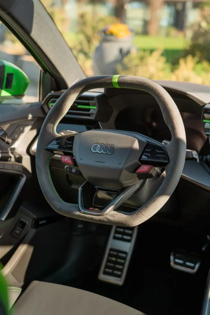 Audi RS3 Restyling 2025, intérieur — Cannes Luxury Car Rental, Cannes. Audi RS3 Restyling in Cannes La location d'une Audi RS3 Restyling à Cannes propose un…