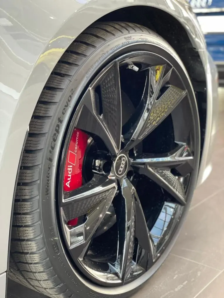 Audi RS6 Dynamic 2023, vue avant — Cannes Luxury Car Rental, Cannes. Audi RS6 Dynamic in Cannes La location d'une Audi RS6 Dynamic à Cannes met à disposition…