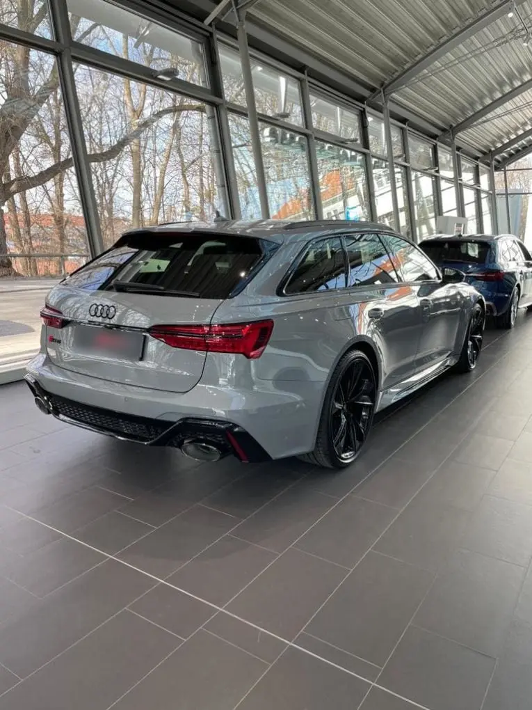 Audi RS6 Dynamic 2023, intérieur — Cannes Luxury Car Rental, Cannes. Audi RS6 Dynamic in Cannes La location d'une Audi RS6 Dynamic à Cannes met à disposition…