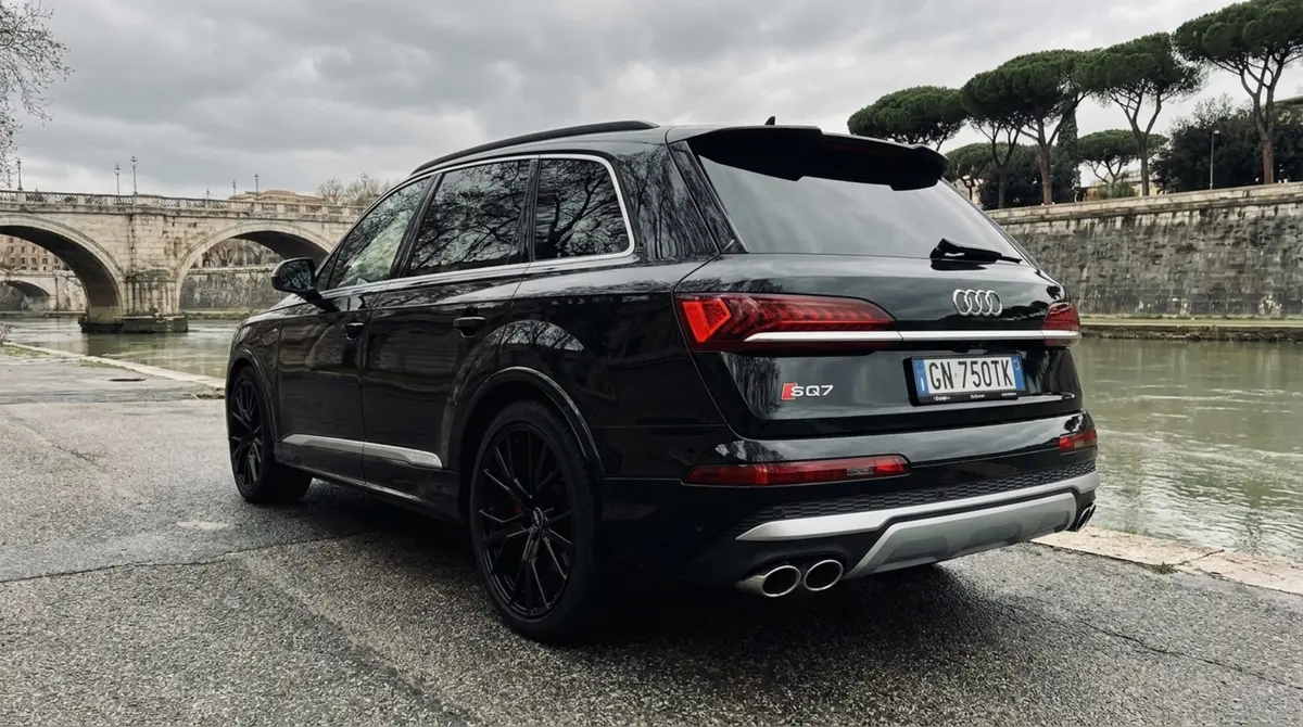 Audi SQ7 7seater 2023, extérieur — Cannes Luxury Car Rental, Cannes. Audi SQ7 7seater in Cannes La location d'une Audi SQ7 7seater à Cannes met à disposition…