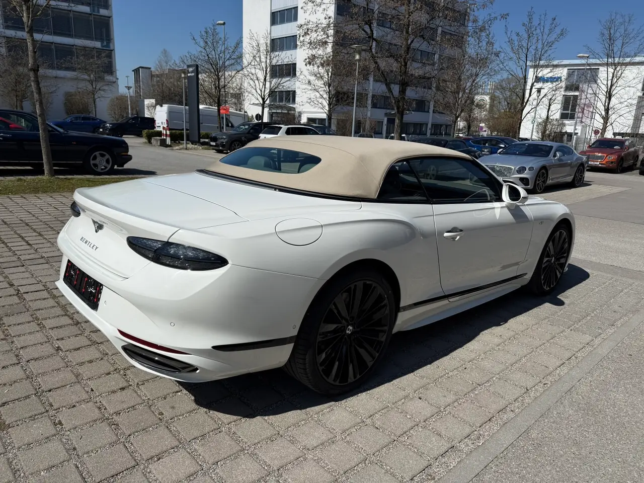Bentley Continental GTC Speed 2025, extérieur — Cannes Luxury Car Rental, Cannes. Bentley Continental GTC Speed in Cannes Louer une Bentley Continental GTC Speed à Cannes…