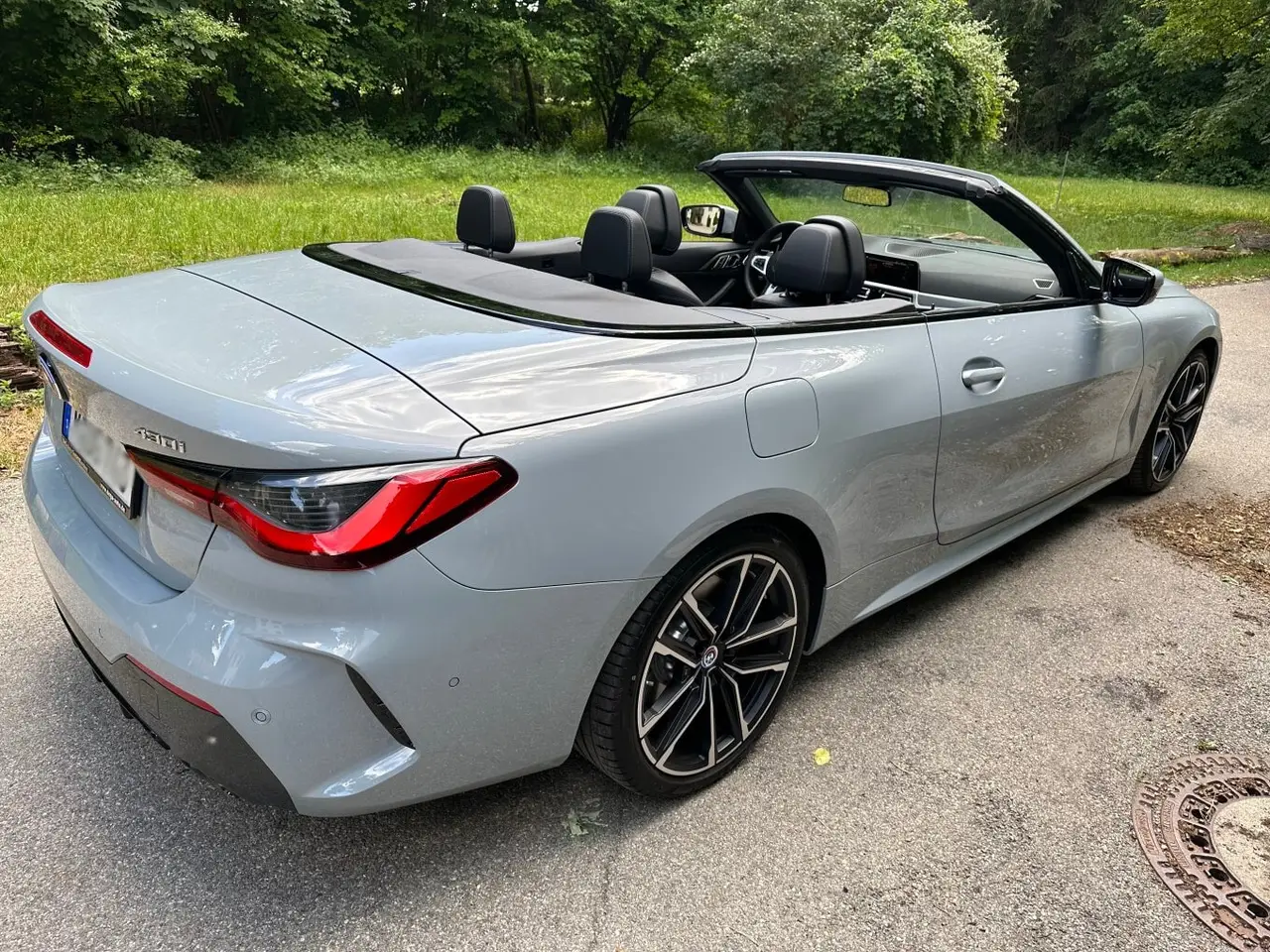 BMW 430i Cabrio 2023, extérieur — Cannes Luxury Car Rental, Cannes. BMW 430i Cabrio in Cannes La location de la BMW 430i Cabrio à Cannes permet de profiter…