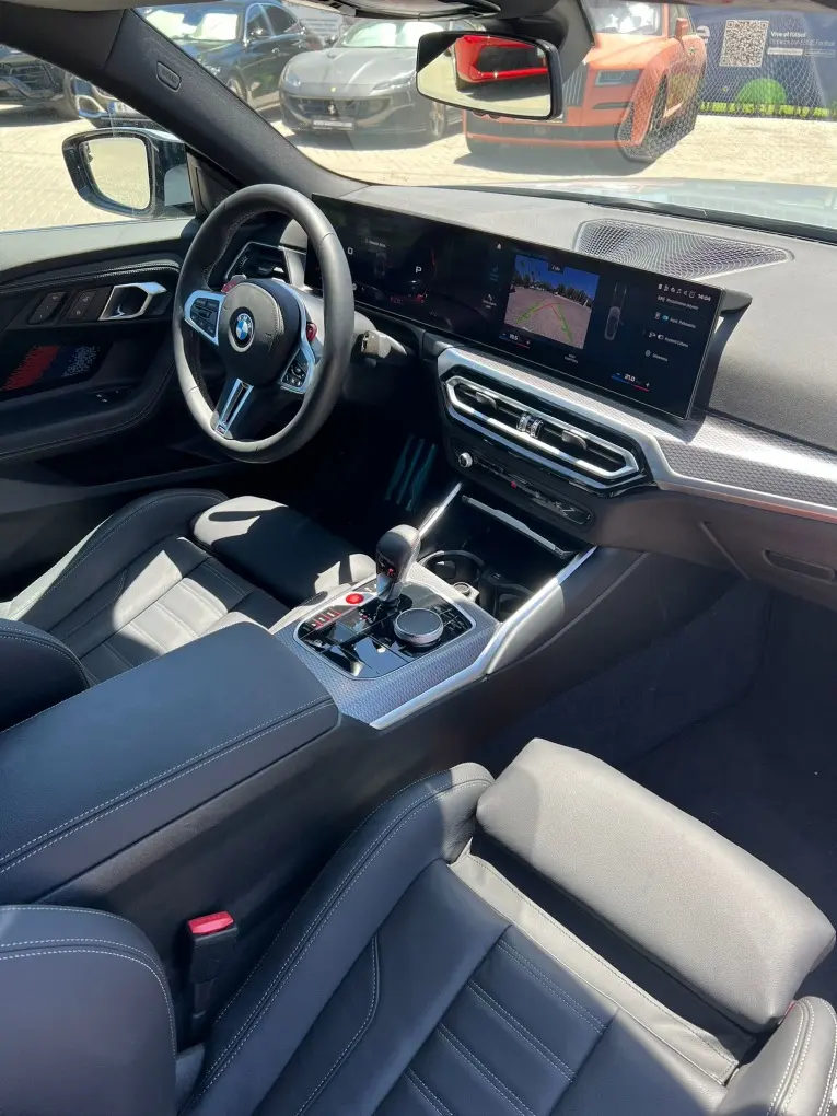 BMW M2 2024, vue avant — Cannes Luxury Car Rental, Cannes. BMW M2 in Cannes La location d'une BMW M2 à Cannes met à disposition une sportive…