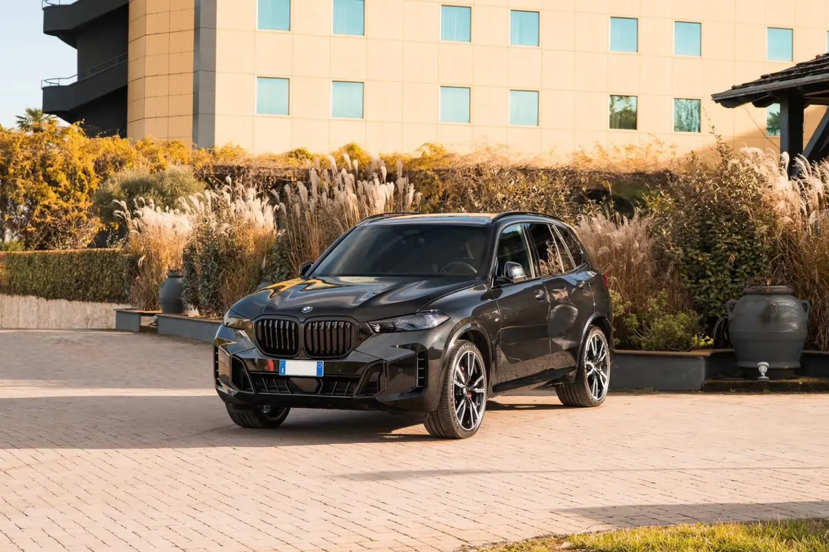 BMW X5 M-pack 30d 2025 — Cannes Luxury Car Rental, Cannes. BMW X5 M-pack 30d in Cannes La location d'un BMW X5 M-pack 30d à Cannes met à disposition…