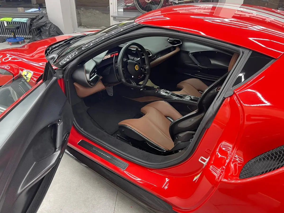 Ferrari 296 GTB 2023, vue arrière — Cannes Luxury Car Rental, Cannes. Ferrari 296 GTB in Cannes Louer une Ferrari 296 GTB à Cannes permet de profiter d'une…