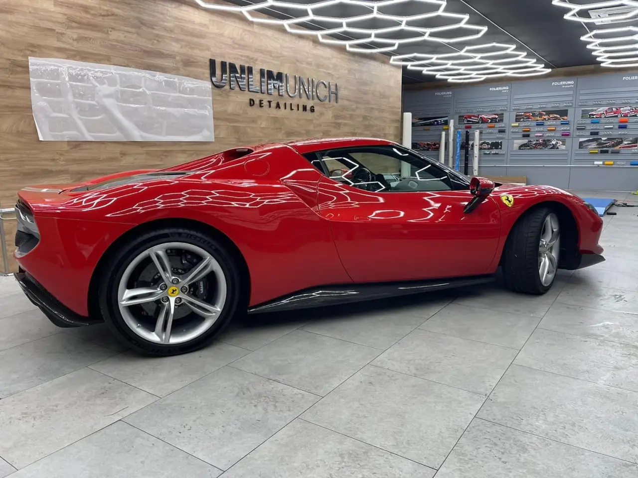 Ferrari 296 GTB 2023, intérieur — Cannes Luxury Car Rental, Cannes. Ferrari 296 GTB in Cannes Louer une Ferrari 296 GTB à Cannes permet de profiter d'une…