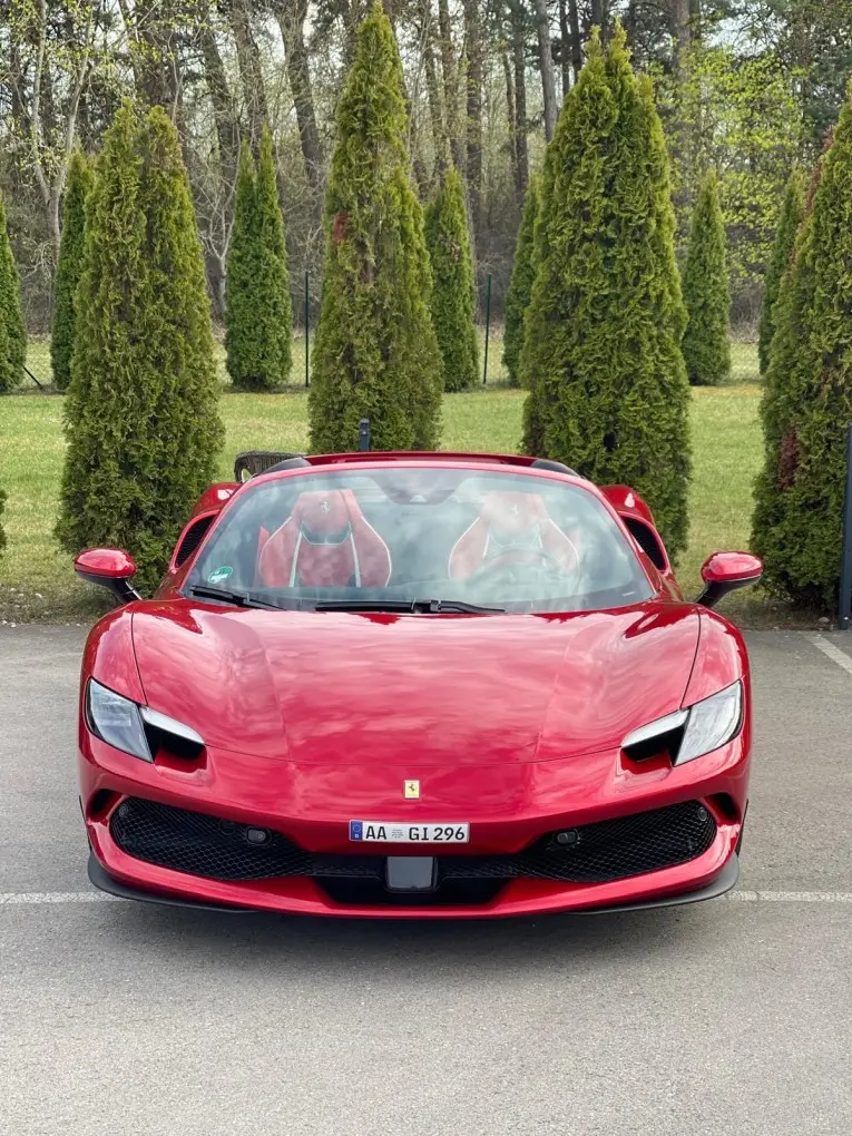 Ferrari 296 GTS Spider 2025, vue avant — Cannes Luxury Car Rental, Cannes. Ferrari 296 GTS Spider in Cannes La location de la Ferrari 296 GTS Spider à Cannes offre…