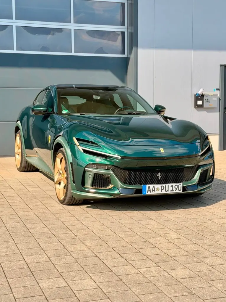 Ferrari Purosangue Atelier 2025, vue arrière — Cannes Luxury Car Rental, Cannes. Ferrari Purosangue Atelier in Cannes Louer une Ferrari Purosangue Atelier à Cannes offre…