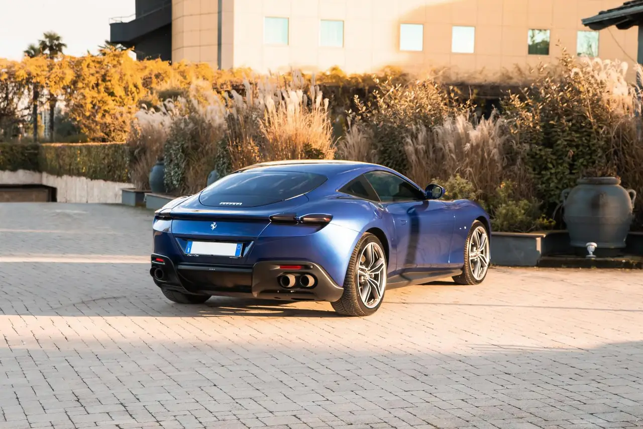 Ferrari Roma 2025, vue avant — Cannes Luxury Car Rental, Cannes. Ferrari Roma in Cannes Louer une Ferrari Roma à Cannes permet de profiter d'un modèle…