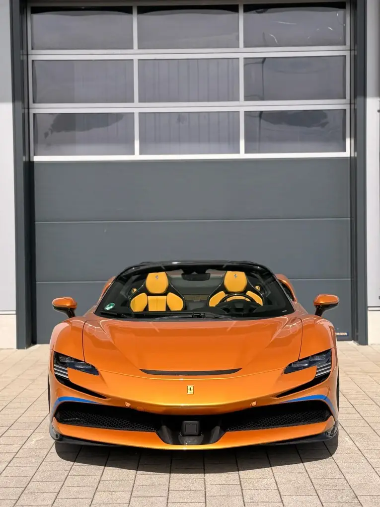 Ferrari SF90 Spider Tailor Made 2025, vue avant — Cannes Luxury Car Rental, Cannes. Ferrari SF90 Spider Tailor Made in Cannes La location d'une Ferrari SF90 Spider Tailor…