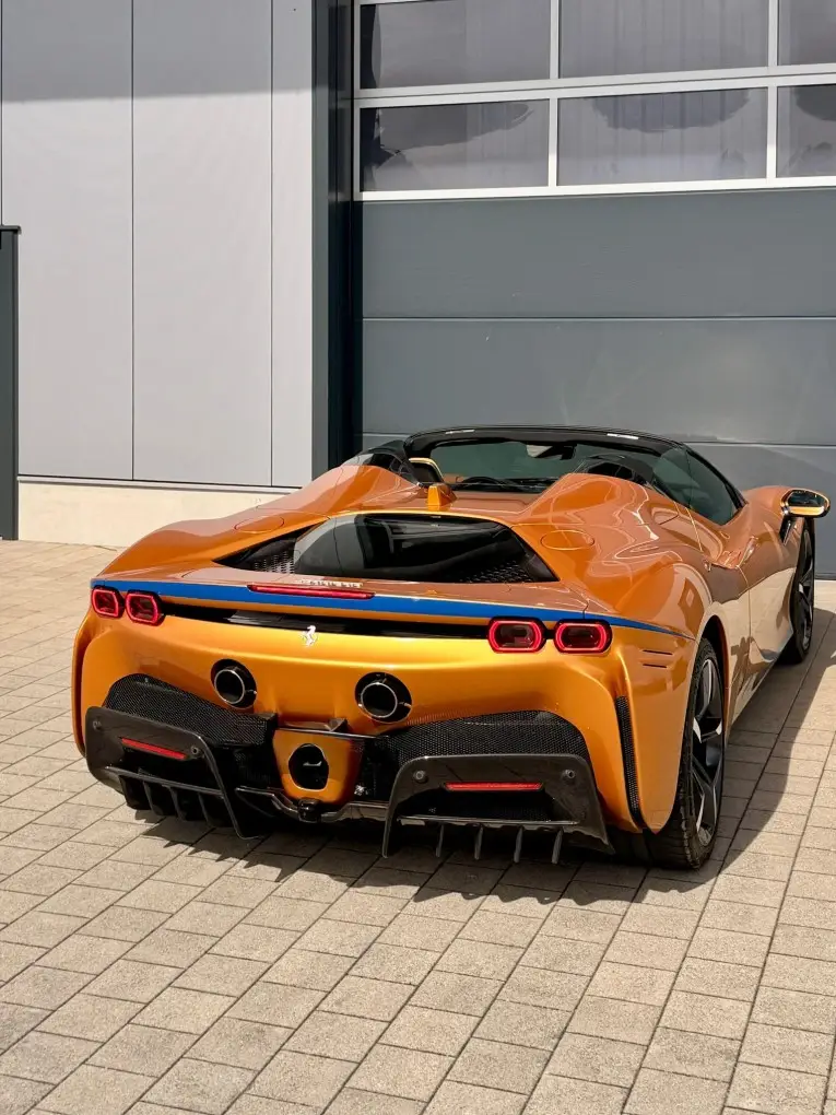 Ferrari SF90 Spider Tailor Made 2025, intérieur — Cannes Luxury Car Rental, Cannes. Ferrari SF90 Spider Tailor Made in Cannes La location d'une Ferrari SF90 Spider Tailor…