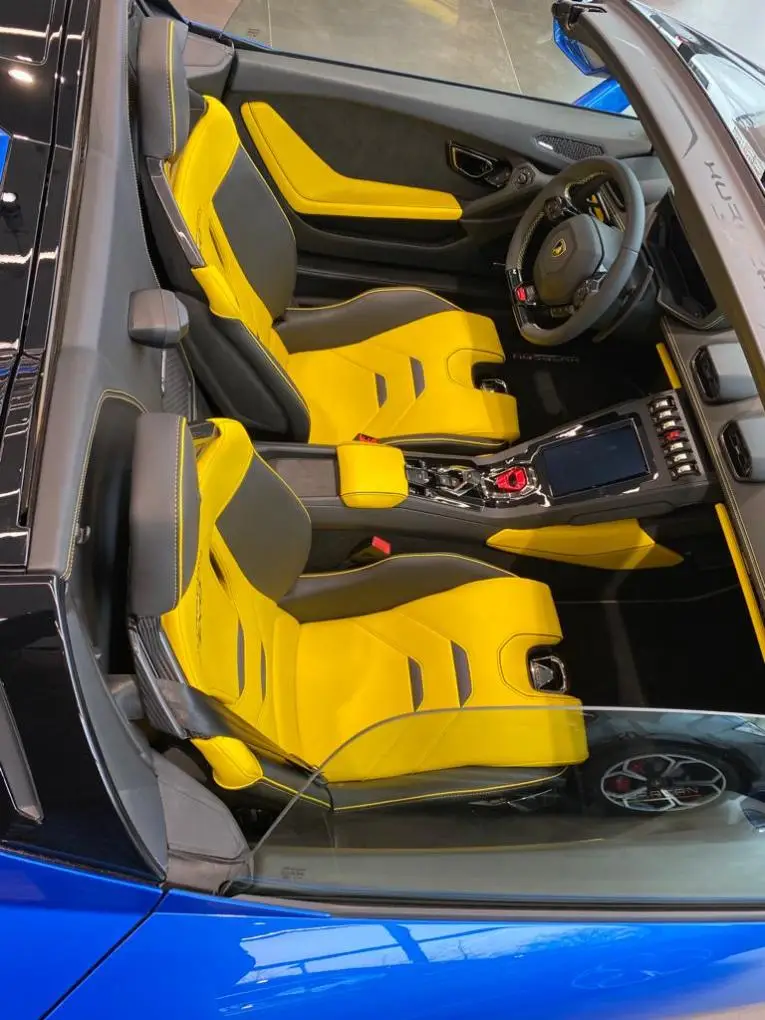 Lamborghini Huracan Evo Spyder 2022, extérieur — Cannes Luxury Car Rental, Cannes. Lamborghini Huracan Evo Spyder in Cannes La location d'une Lamborghini Huracan Evo Spyder…