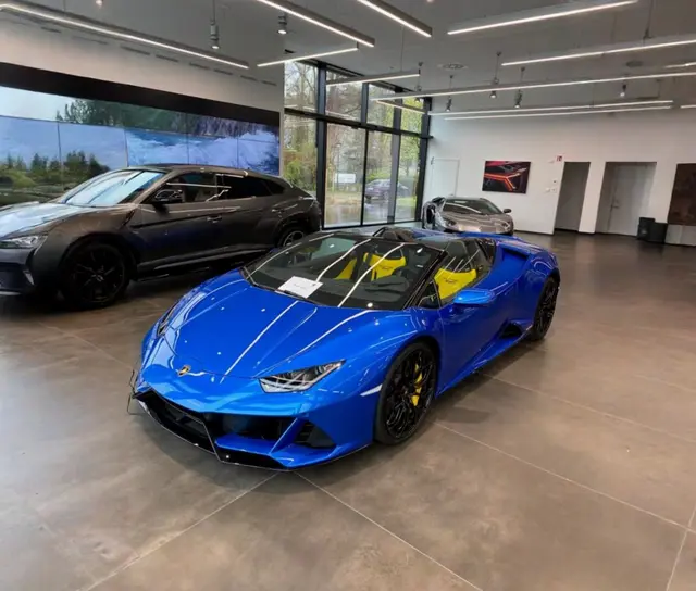Lamborghini Huracan Evo Spyder 2022 — Cannes Luxury Car Rental, Cannes