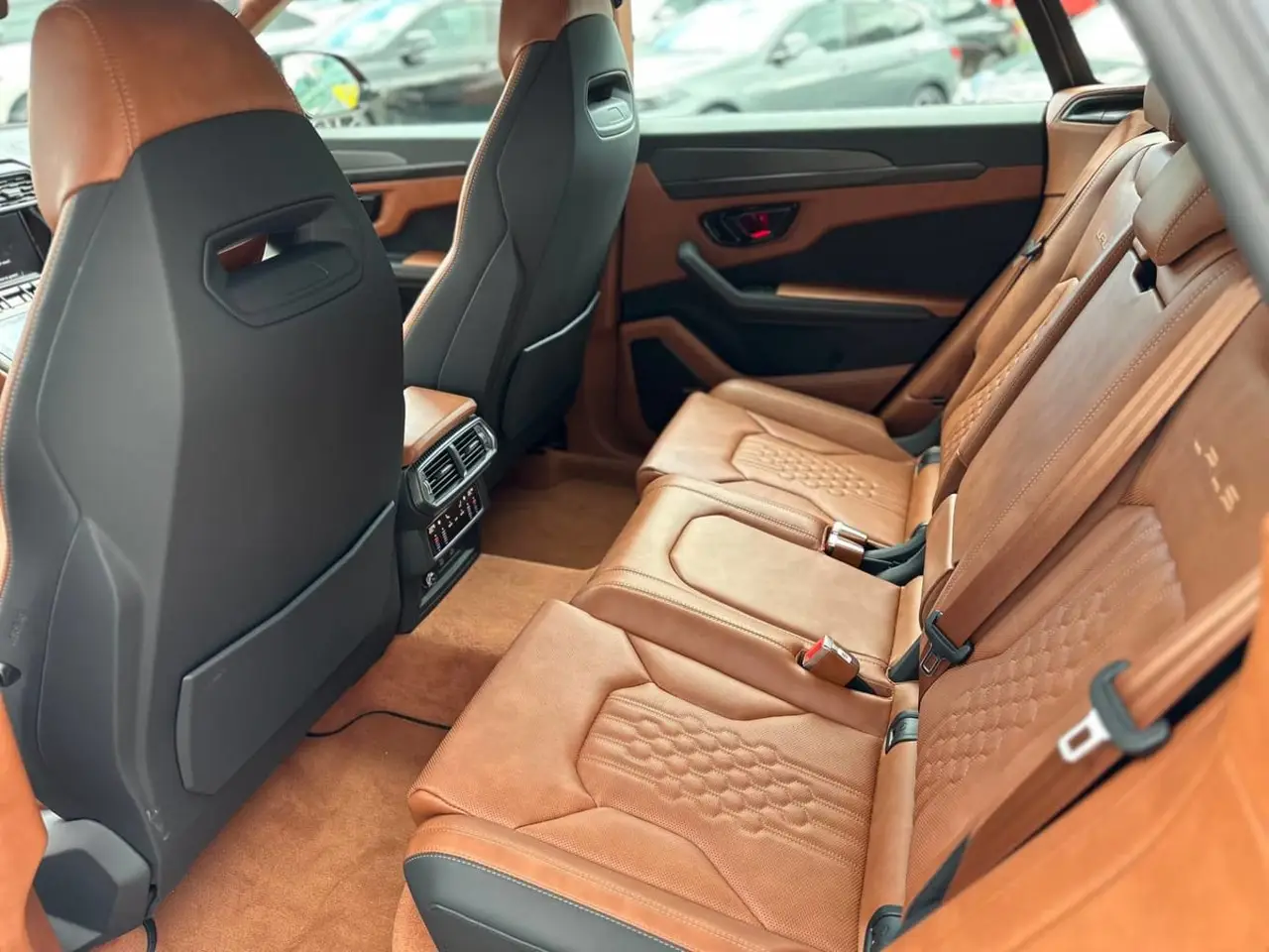 Lamborghini Urus S 2023, extérieur — Cannes Luxury Car Rental, Cannes. Lamborghini Urus S in Cannes La location d'un Lamborghini Urus S à Cannes permet de…