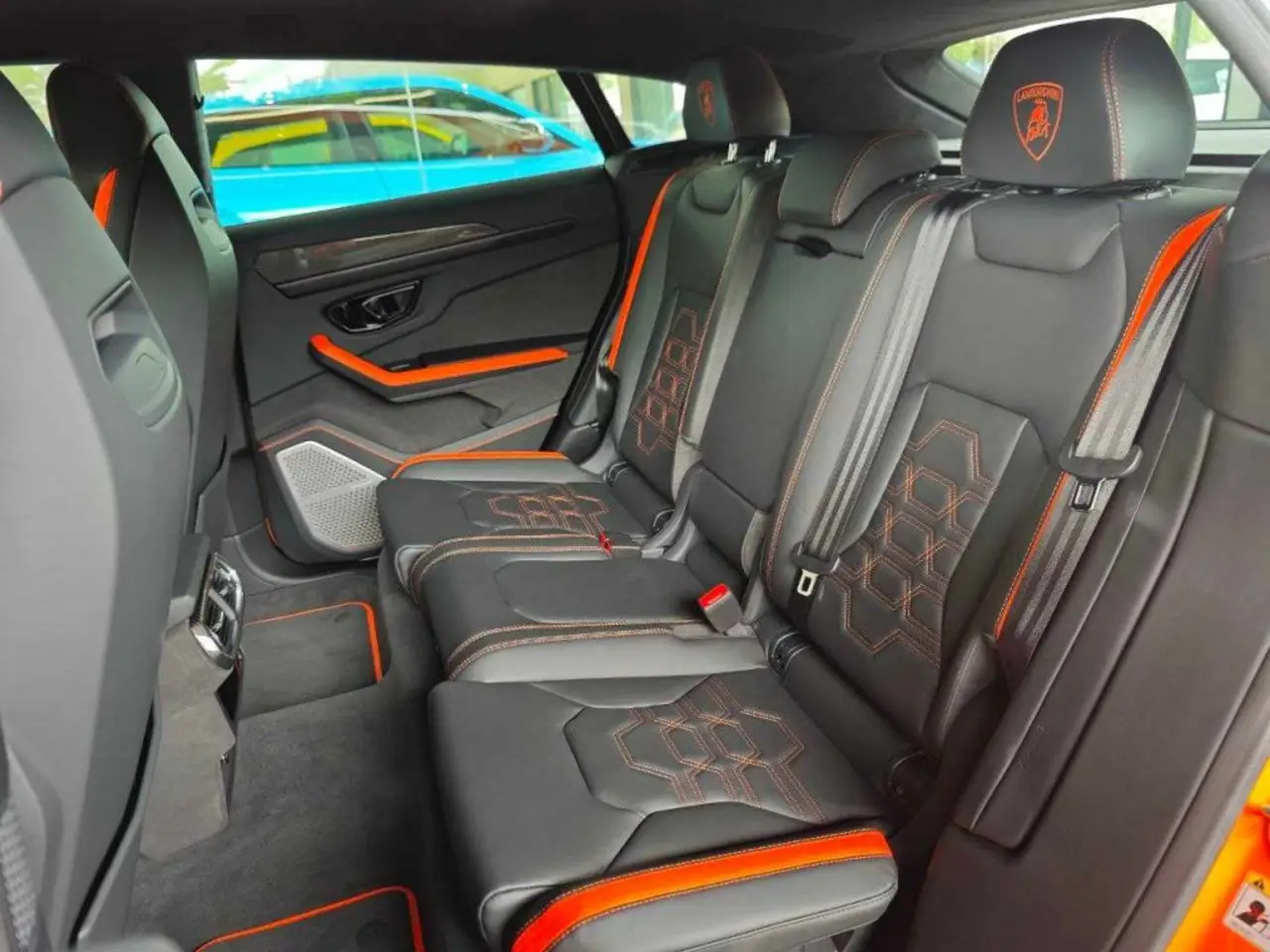 Lamborghini Urus S 2024, intérieur — Cannes Luxury Car Rental, Cannes. Lamborghini Urus S in Cannes Louer un Lamborghini Urus S à Cannes permet de disposer d'un…