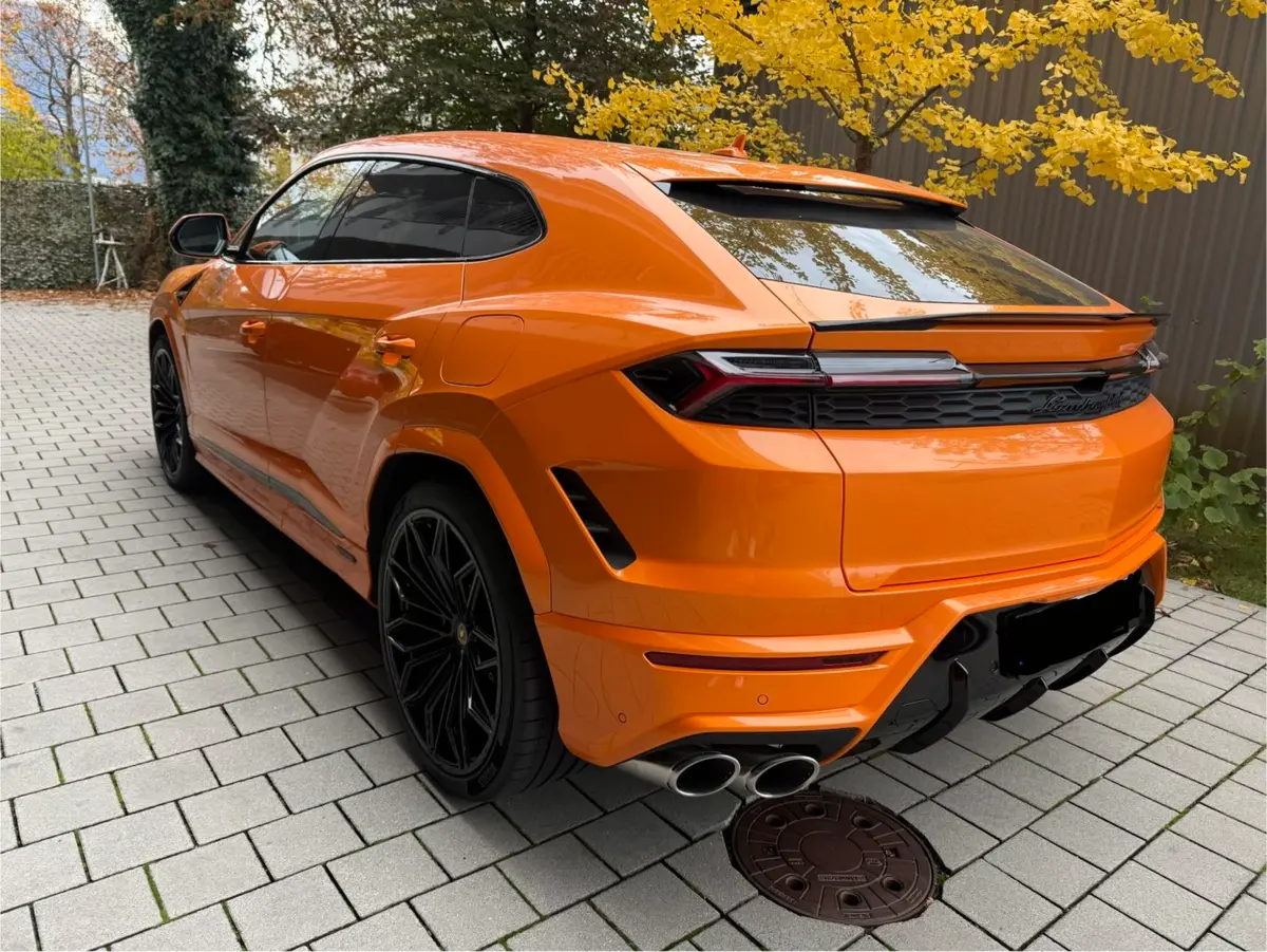 Lamborghini URUS SE 2025, extérieur — Cannes Luxury Car Rental, Cannes. Lamborghini URUS SE in Cannes La location d'un Lamborghini URUS SE à Cannes permet de…