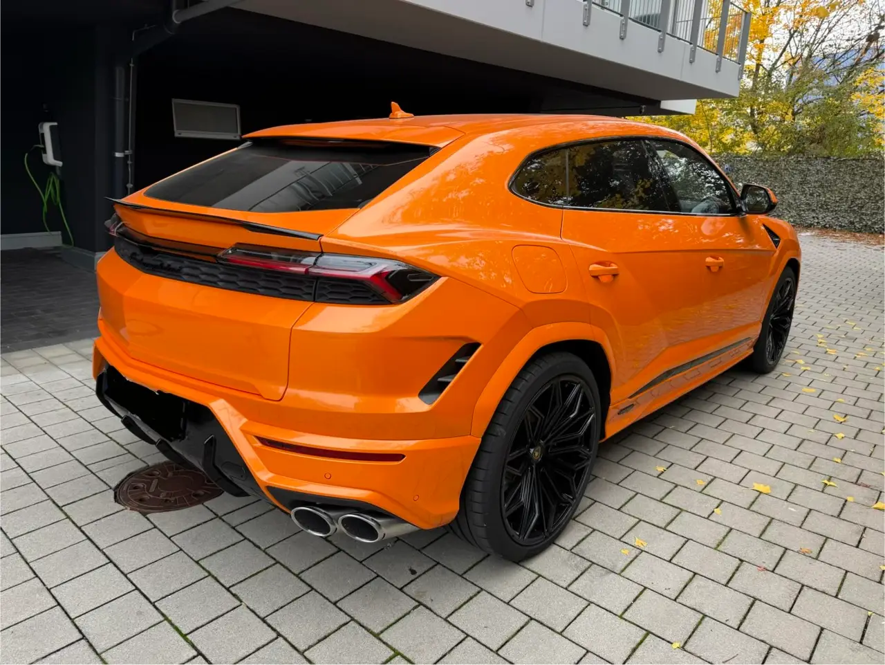 Lamborghini URUS SE 2025, vue avant — Cannes Luxury Car Rental, Cannes. Lamborghini URUS SE in Cannes La location d'un Lamborghini URUS SE à Cannes permet de…