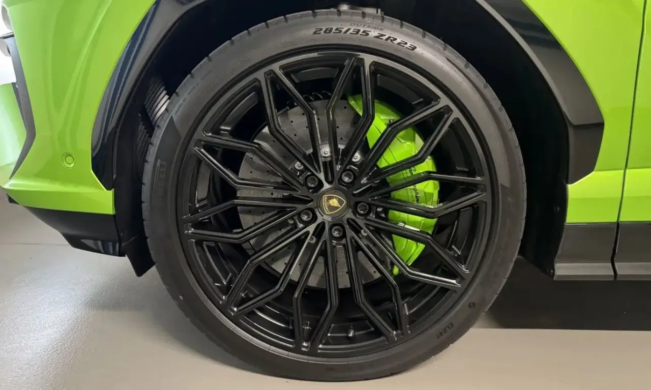Lamborghini Urus SE 2026, extérieur — Cannes Luxury Car Rental, Cannes. Lamborghini Urus SE in Cannes La location d'un Lamborghini Urus SE à Cannes met à…