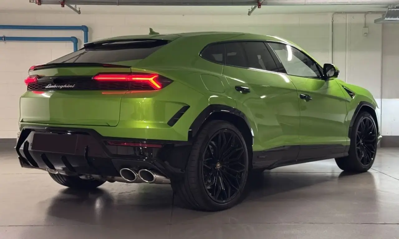 Lamborghini Urus SE 2026, vue avant — Cannes Luxury Car Rental, Cannes. Lamborghini Urus SE in Cannes La location d'un Lamborghini Urus SE à Cannes met à…