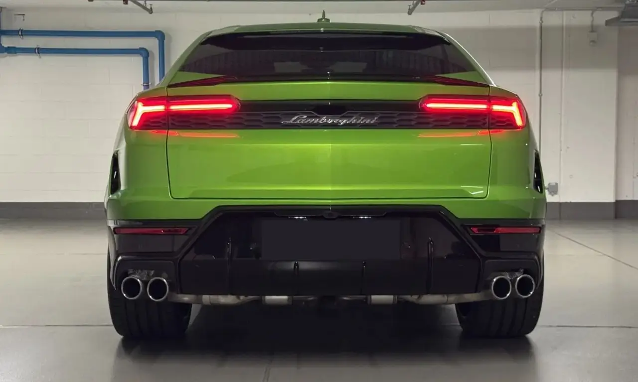Lamborghini Urus SE 2026, vue arrière — Cannes Luxury Car Rental, Cannes. Lamborghini Urus SE in Cannes La location d'un Lamborghini Urus SE à Cannes met à…