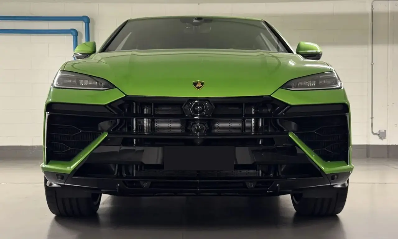 Lamborghini Urus SE 2026, intérieur — Cannes Luxury Car Rental, Cannes. Lamborghini Urus SE in Cannes La location d'un Lamborghini Urus SE à Cannes met à…