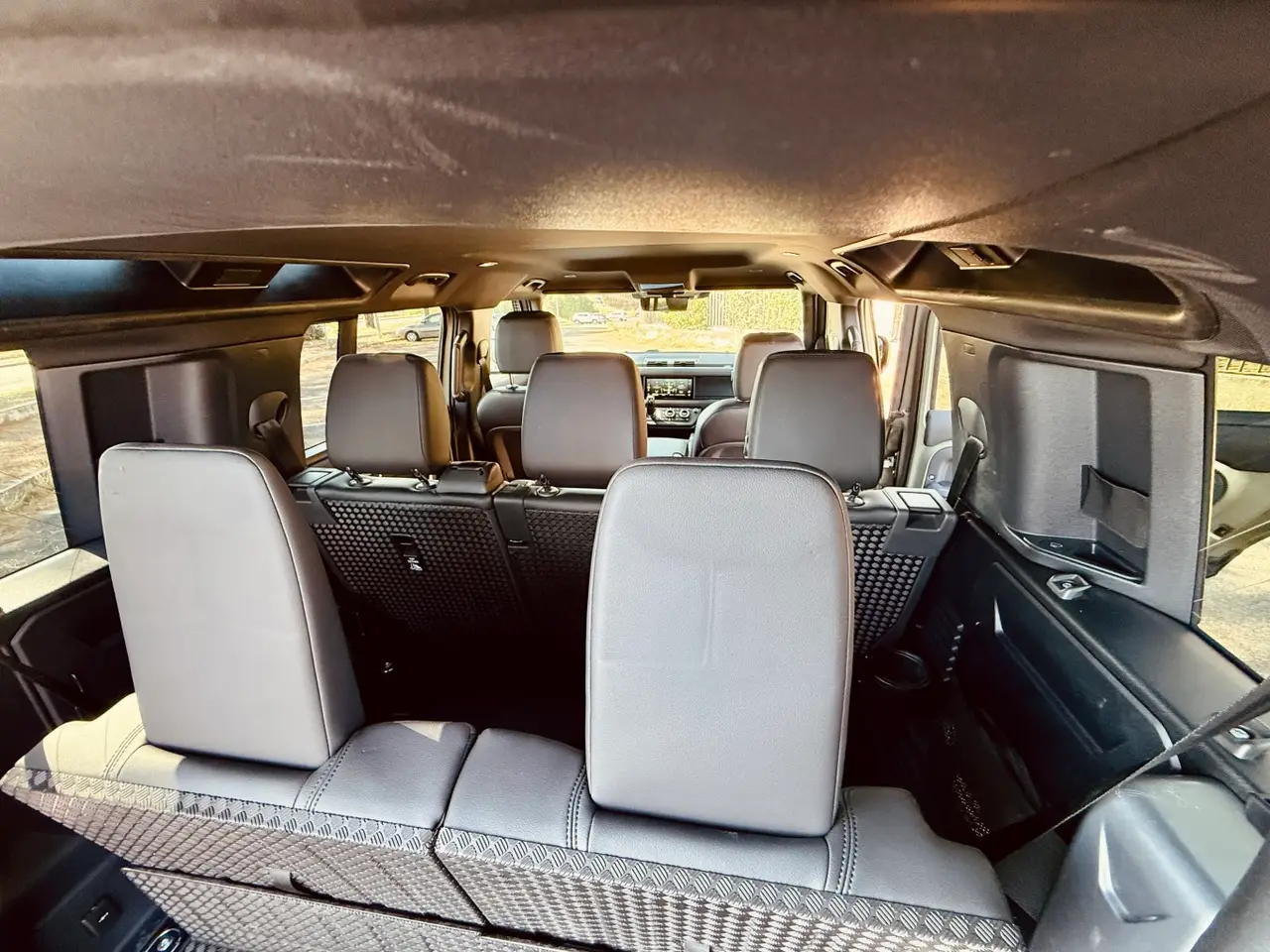 Land Rover Defender X-Dynamic 7 seater 2024, extérieur — Cannes Luxury Car Rental, Cannes. Land Rover Defender X-Dynamic 7 seater in Cannes La location d'un Land Rover Defender…