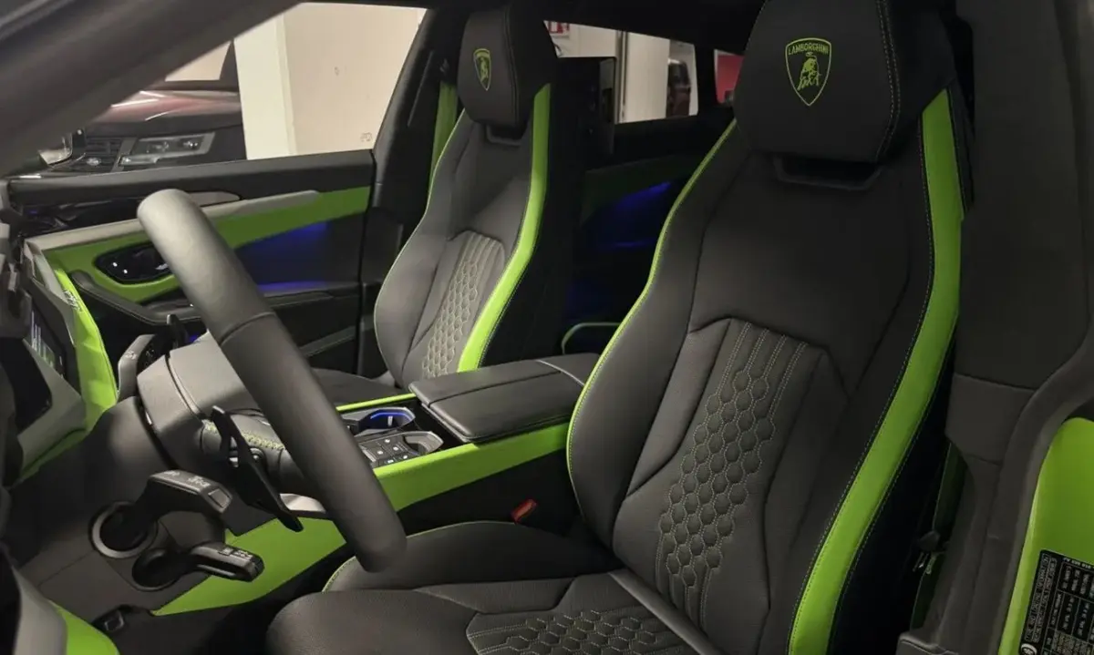 Land Rover Range Rover Sport Dynamic SE 2025, intérieur — Cannes Luxury Car Rental, Cannes. Land Rover Range Rover Sport Dynamic SE in Cannes La location du Land Rover Range Rover…