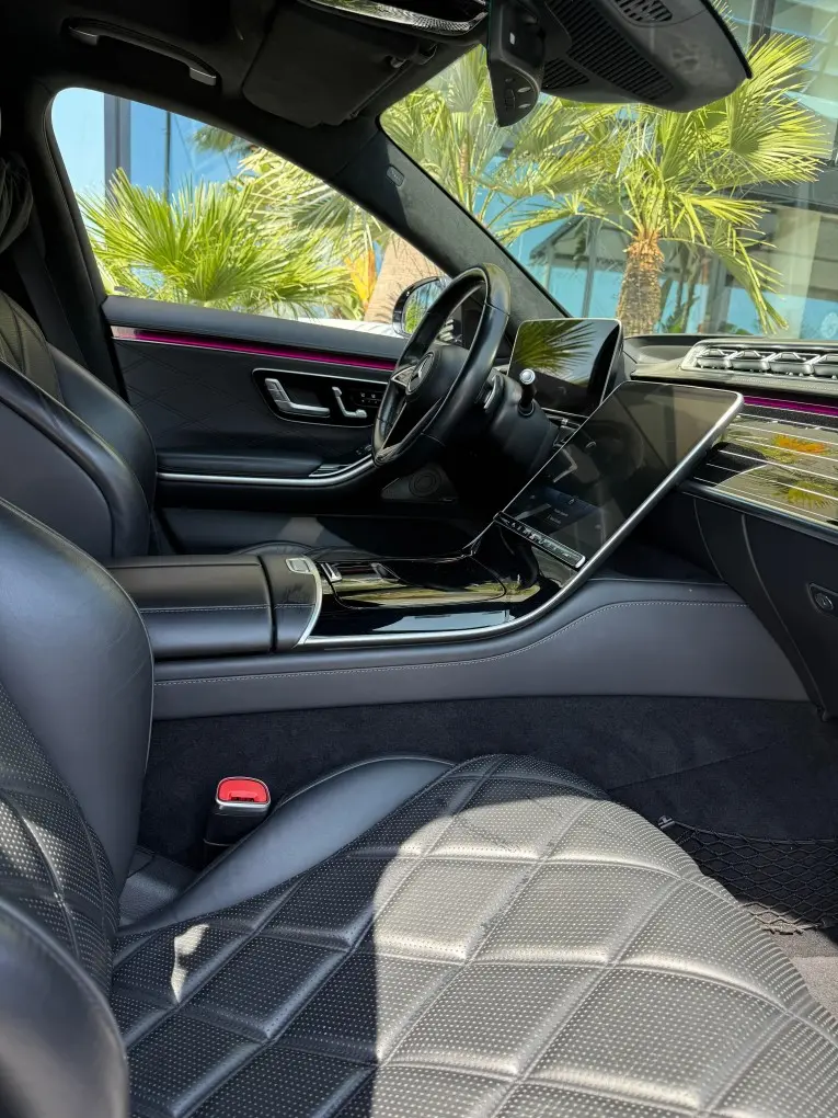 Maybach S580 2023, vue avant — Cannes Luxury Car Rental, Cannes. Maybach S580 in Cannes La location de la Maybach S580 à Cannes met à disposition une…