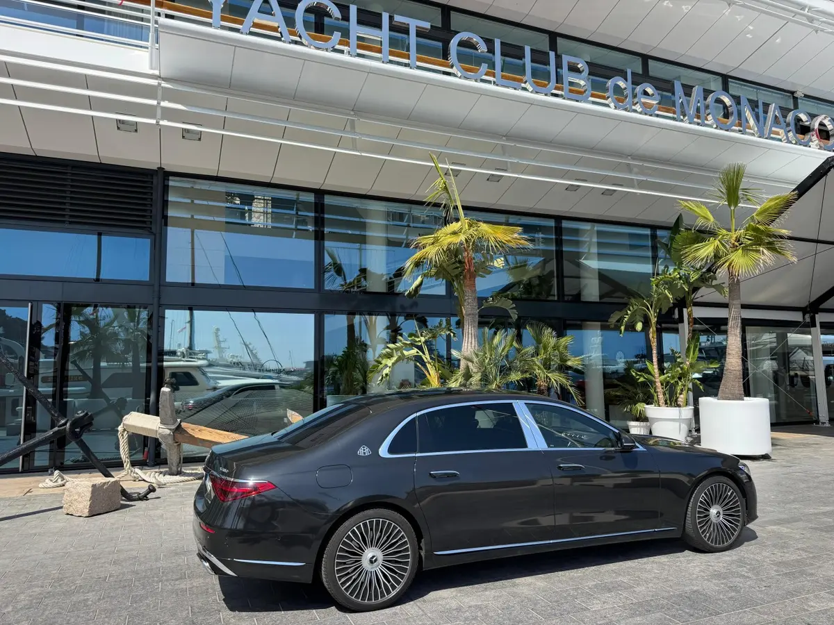 Maybach S580 2023, vue arrière — Cannes Luxury Car Rental, Cannes. Maybach S580 in Cannes La location de la Maybach S580 à Cannes met à disposition une…