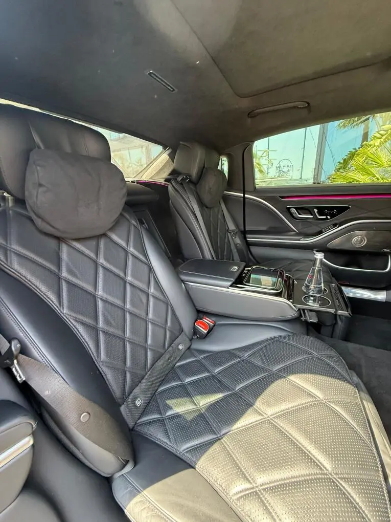 Maybach S580 2023, intérieur — Cannes Luxury Car Rental, Cannes. Maybach S580 in Cannes La location de la Maybach S580 à Cannes met à disposition une…