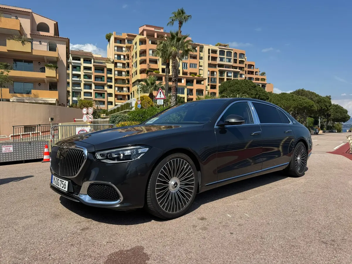 Maybach S580 2023, tableau de bord — Cannes Luxury Car Rental, Cannes. Maybach S580 in Cannes La location de la Maybach S580 à Cannes met à disposition une…