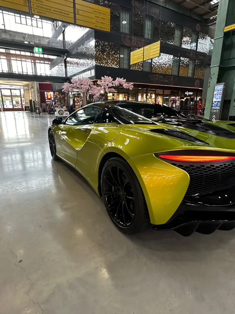 McLaren Artura Spider 2024, extérieur — Cannes Luxury Car Rental, Cannes. McLaren Artura Spider in Cannes La location d'une McLaren Artura Spider à Cannes offre…