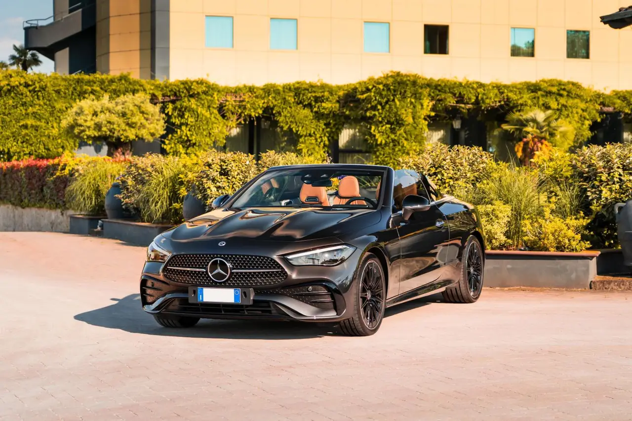 Mercedes Benz CLE 300 Cabriolet AMG Premium 2025, tableau de bord — Cannes Luxury Car Rental, Cannes. Mercedes Benz CLE 300 Cabriolet AMG Premium in Cannes Louer une Mercedes Benz CLE 300…