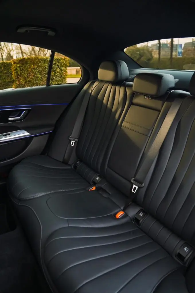 Mercedes Benz E-klasse 220d Premium Plus 2026, intérieur — Cannes Luxury Car Rental, Cannes. Mercedes Benz E-klasse 220d Premium Plus in Cannes La location d'une Mercedes Benz…
