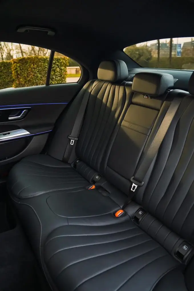 Mercedes Benz E-klasse 220d Premium Plus 2026, intérieur — Cannes Luxury Car Rental, Cannes. Mercedes Benz E-klasse 220d Premium Plus in Cannes La location d'une Mercedes Benz…