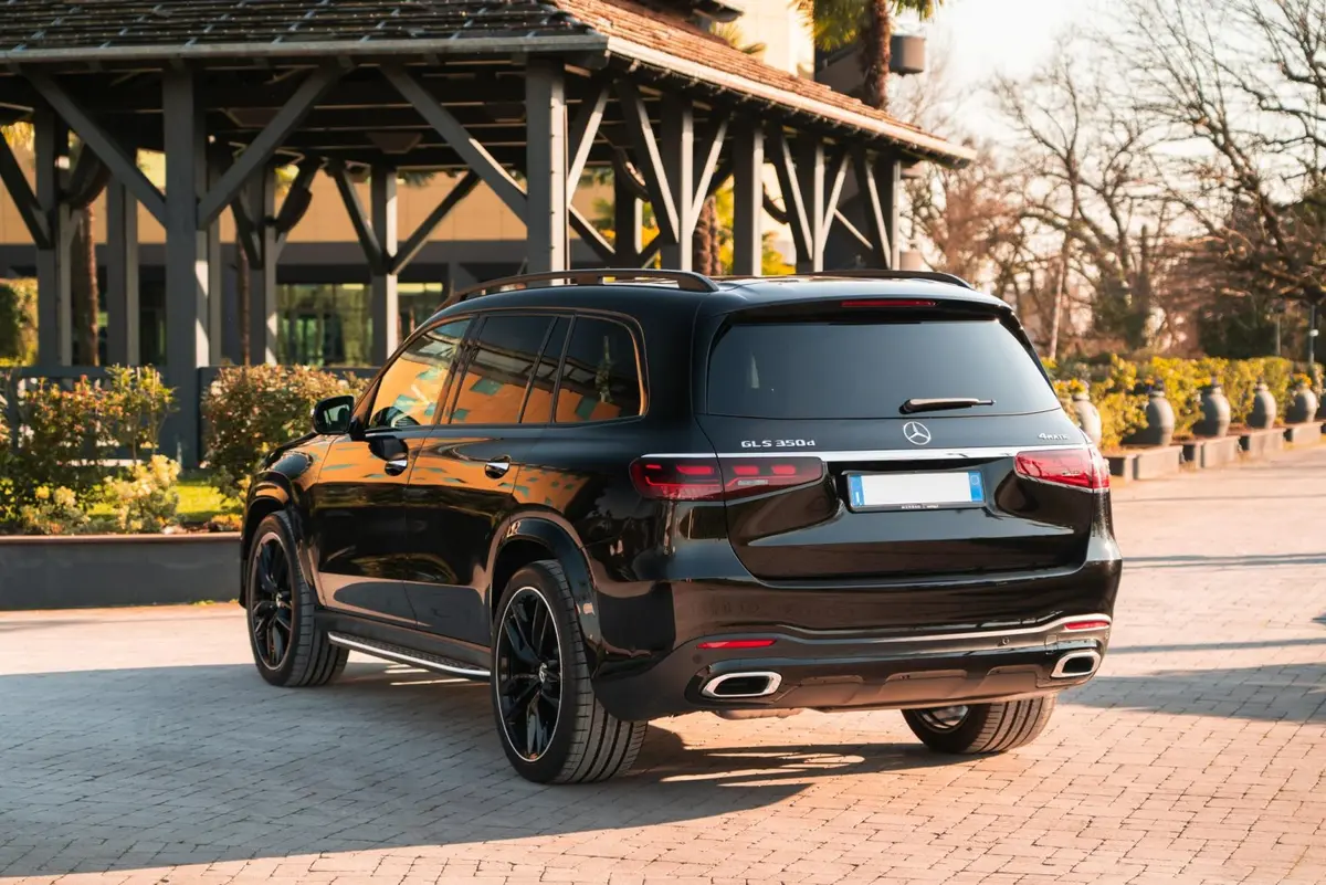 Mercedes Benz GLS-klasse 350 D Exclusive 7 Posti 2025, extérieur — Cannes Luxury Car Rental, Cannes. Mercedes Benz GLS-klasse 350 D Exclusive 7 Posti in Cannes La location d'un Mercedes Benz…