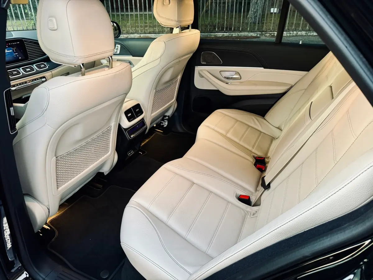 Mercedes Benz GLS Maybach 2022, vista frontal — Cannes Luxury Car Rental, Cannes