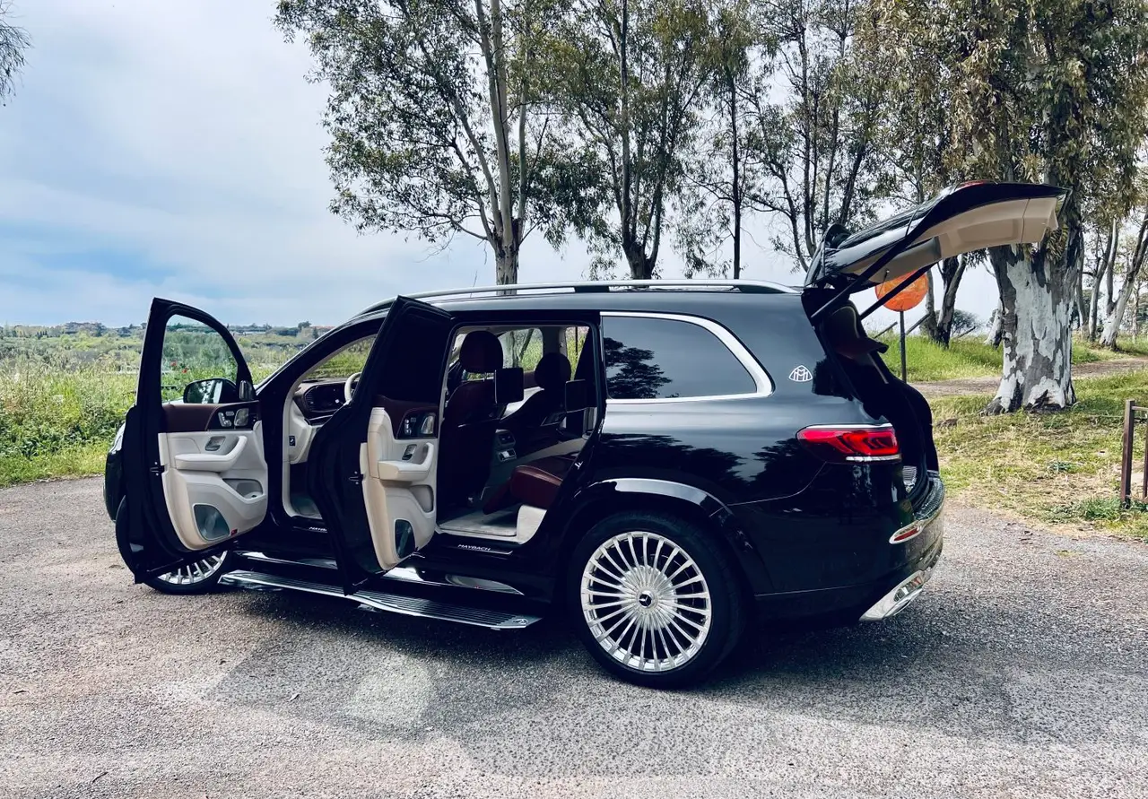 Mercedes Benz GLS Maybach 2022, vue arrière — Cannes Luxury Car Rental, Cannes. Mercedes Benz GLS Maybach in Cannes La location d'un Mercedes Benz GLS Maybach à Cannes…