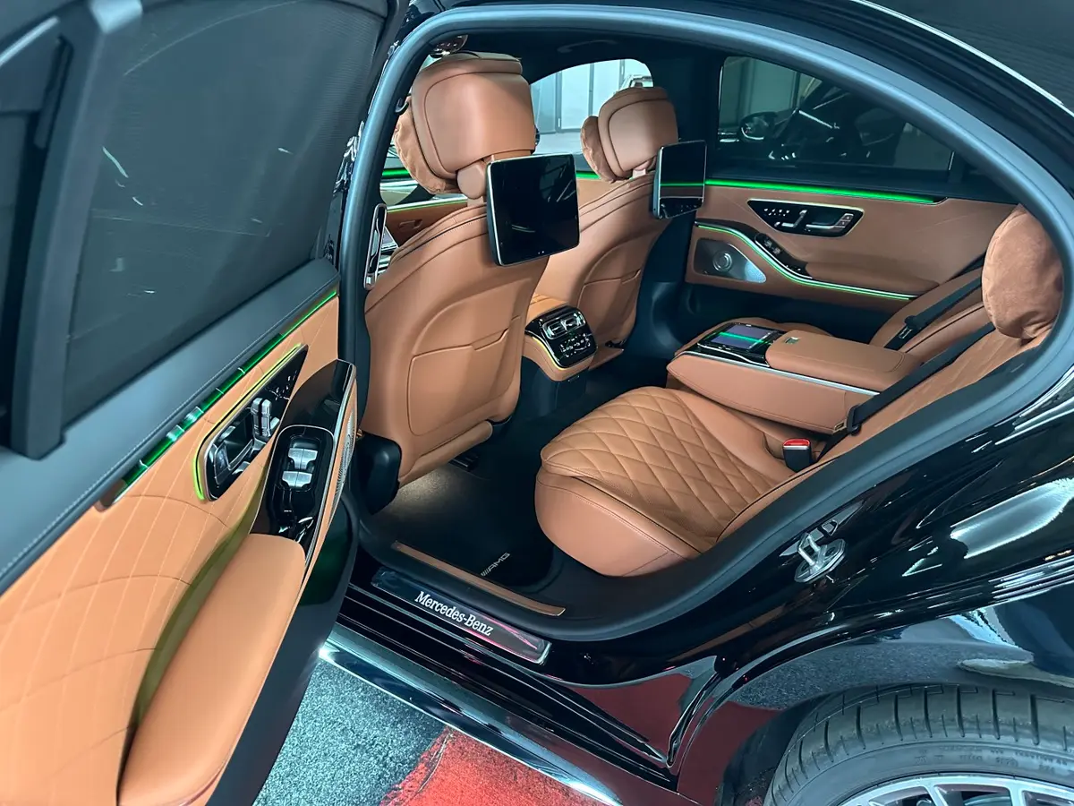 Mercedes Benz S-klasse S400 Long 4-Matic 2023, vue arrière — Cannes Luxury Car Rental, Cannes. Mercedes Benz S-klasse S400 Long 4-Matic in Cannes Louer une Mercedes Benz S-klasse S400…