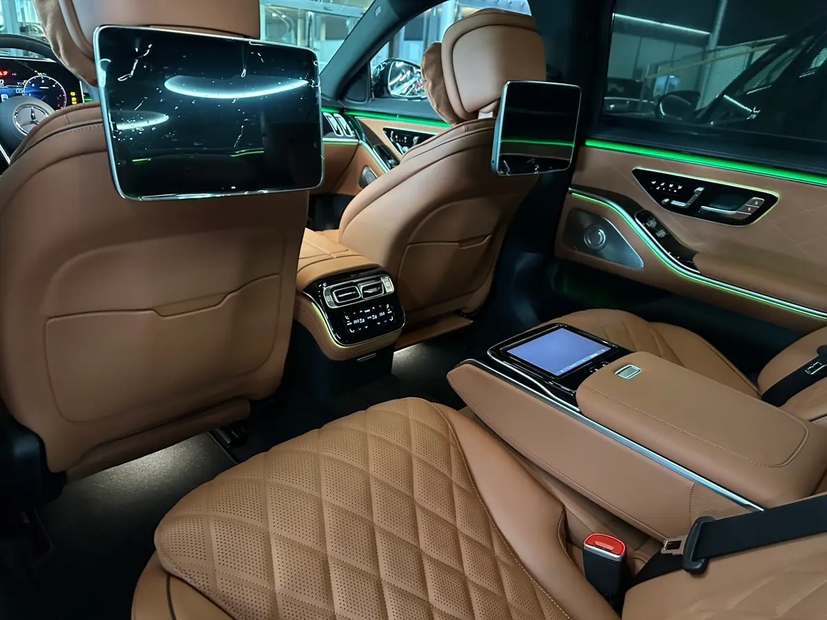 Mercedes Benz S-klasse S400 Long 4-Matic 2023, intérieur — Cannes Luxury Car Rental, Cannes. Mercedes Benz S-klasse S400 Long 4-Matic in Cannes Louer une Mercedes Benz S-klasse S400…