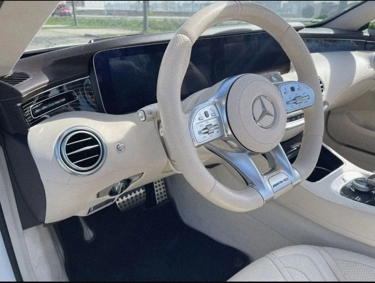 Mercedes Benz S560 Cabrio 2021, extérieur — Cannes Luxury Car Rental, Cannes. Mercedes Benz S560 Cabrio in Cannes La location d'une Mercedes Benz S560 Cabrio à Cannes…