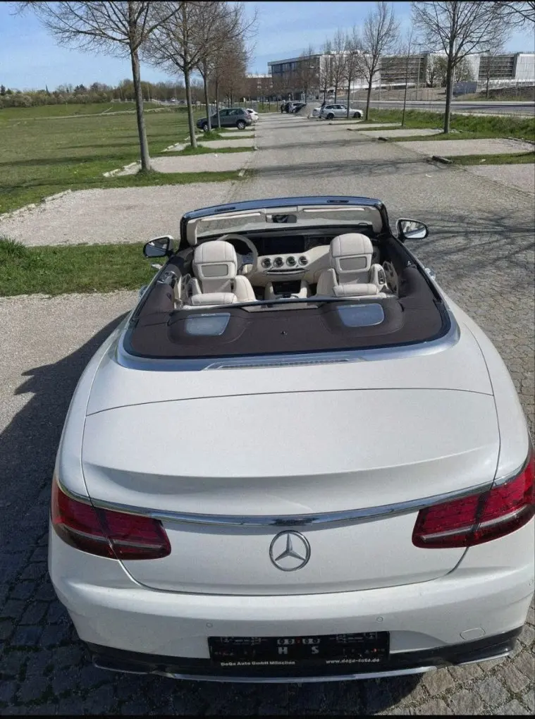 Mercedes Benz S560 Cabrio 2021, vue avant — Cannes Luxury Car Rental, Cannes. Mercedes Benz S560 Cabrio in Cannes La location d'une Mercedes Benz S560 Cabrio à Cannes…