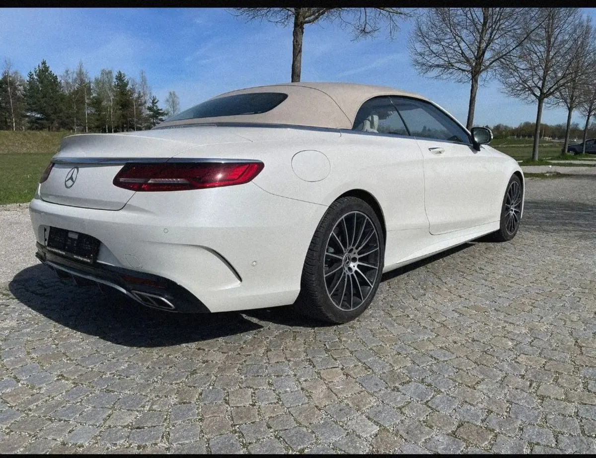 Mercedes Benz S560 Cabrio 2021, vue arrière — Cannes Luxury Car Rental, Cannes. Mercedes Benz S560 Cabrio in Cannes La location d'une Mercedes Benz S560 Cabrio à Cannes…