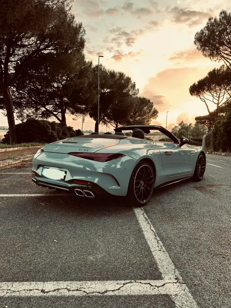 Mercedes Benz SL63 Cabrio 2023, vue arrière — Cannes Luxury Car Rental, Cannes. Mercedes Benz SL63 Cabrio in Cannes Louer une Mercedes Benz SL63 Cabrio à Cannes offre…
