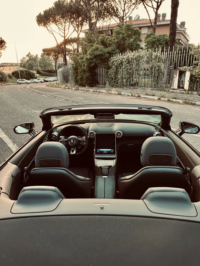 Mercedes Benz SL63 Cabrio 2023, intérieur — Cannes Luxury Car Rental, Cannes. Mercedes Benz SL63 Cabrio in Cannes Louer une Mercedes Benz SL63 Cabrio à Cannes offre…