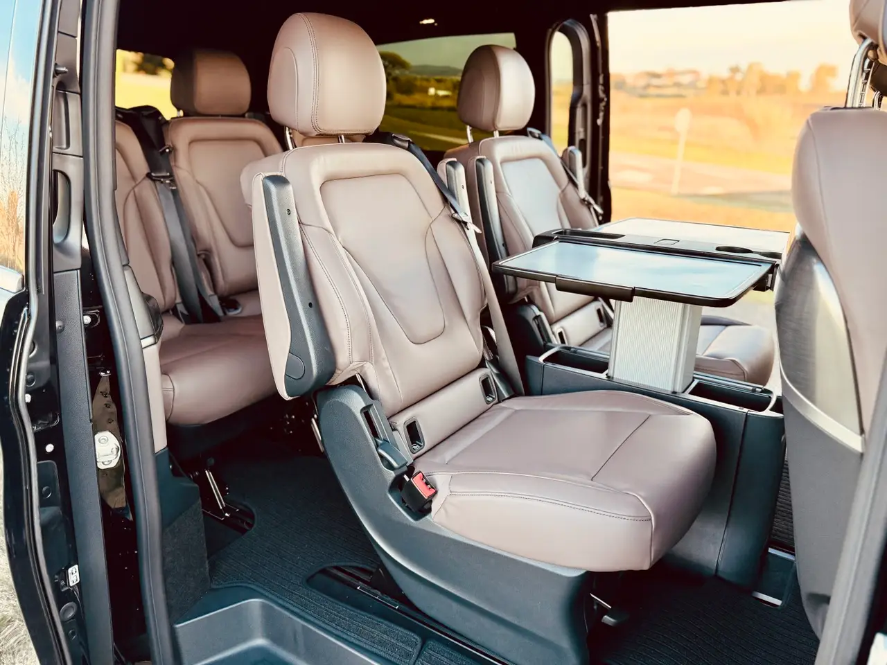 Mercedes Benz V300 4x4 XL Exclusive 7 seats 2025, vue arrière — Cannes Luxury Car Rental, Cannes. Mercedes Benz V300 4x4 XL Exclusive 7 seats in Cannes La location d'un Mercedes Benz V300…