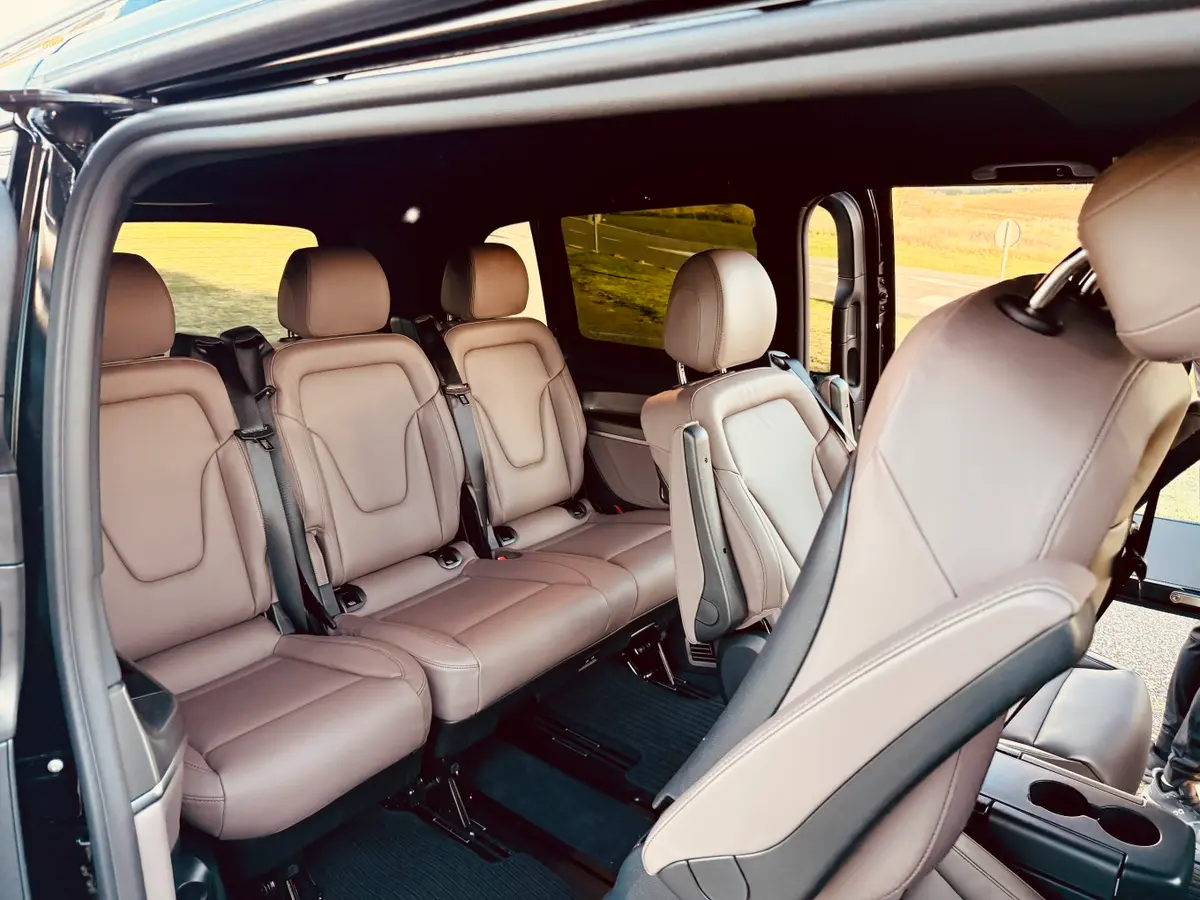 Mercedes Benz V300 4x4 XL Exclusive 7 seats 2025, intérieur — Cannes Luxury Car Rental, Cannes. Mercedes Benz V300 4x4 XL Exclusive 7 seats in Cannes La location d'un Mercedes Benz V300…