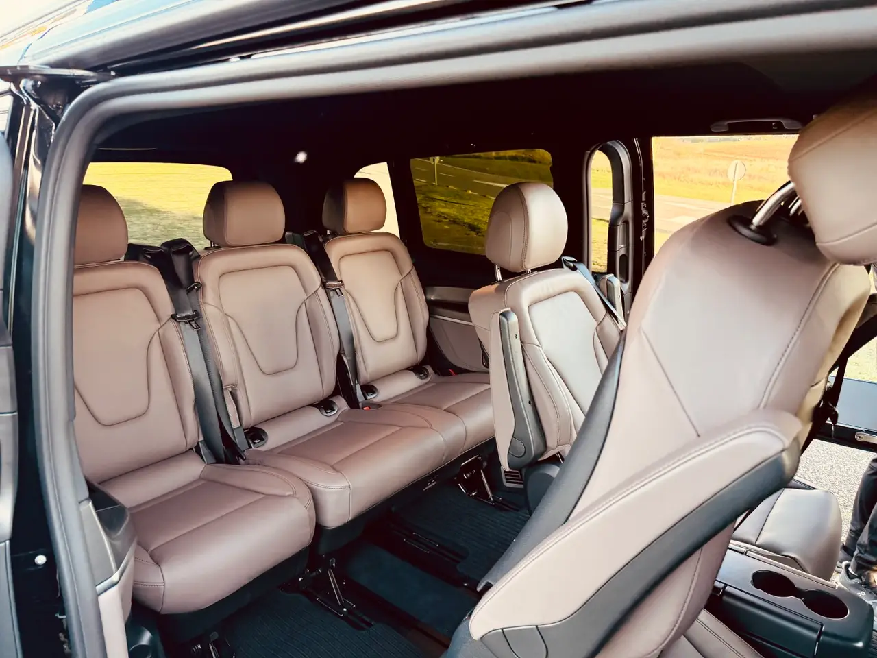 Mercedes Benz V300 4x4 XL Exclusive 7 seats 2025, intérieur — Cannes Luxury Car Rental, Cannes. Mercedes Benz V300 4x4 XL Exclusive 7 seats in Cannes La location d'un Mercedes Benz V300…