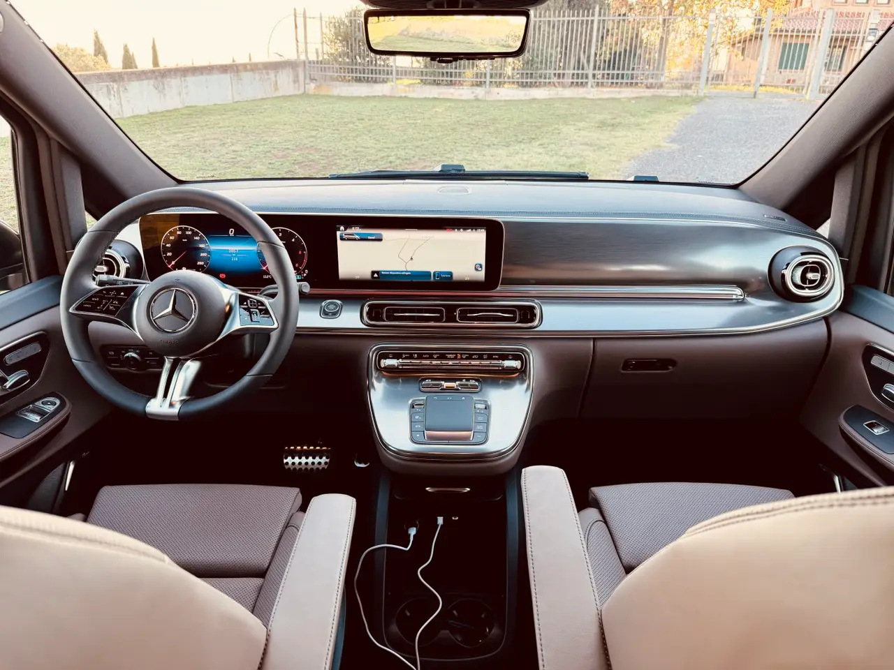 Mercedes Benz V300 4x4 XL Exclusive 7 seats 2025, tableau de bord — Cannes Luxury Car Rental, Cannes. Mercedes Benz V300 4x4 XL Exclusive 7 seats in Cannes La location d'un Mercedes Benz V300…